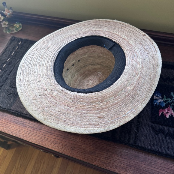 Stylish Fedora Straw Hat with Red/Black Band - Picture 4 of 4